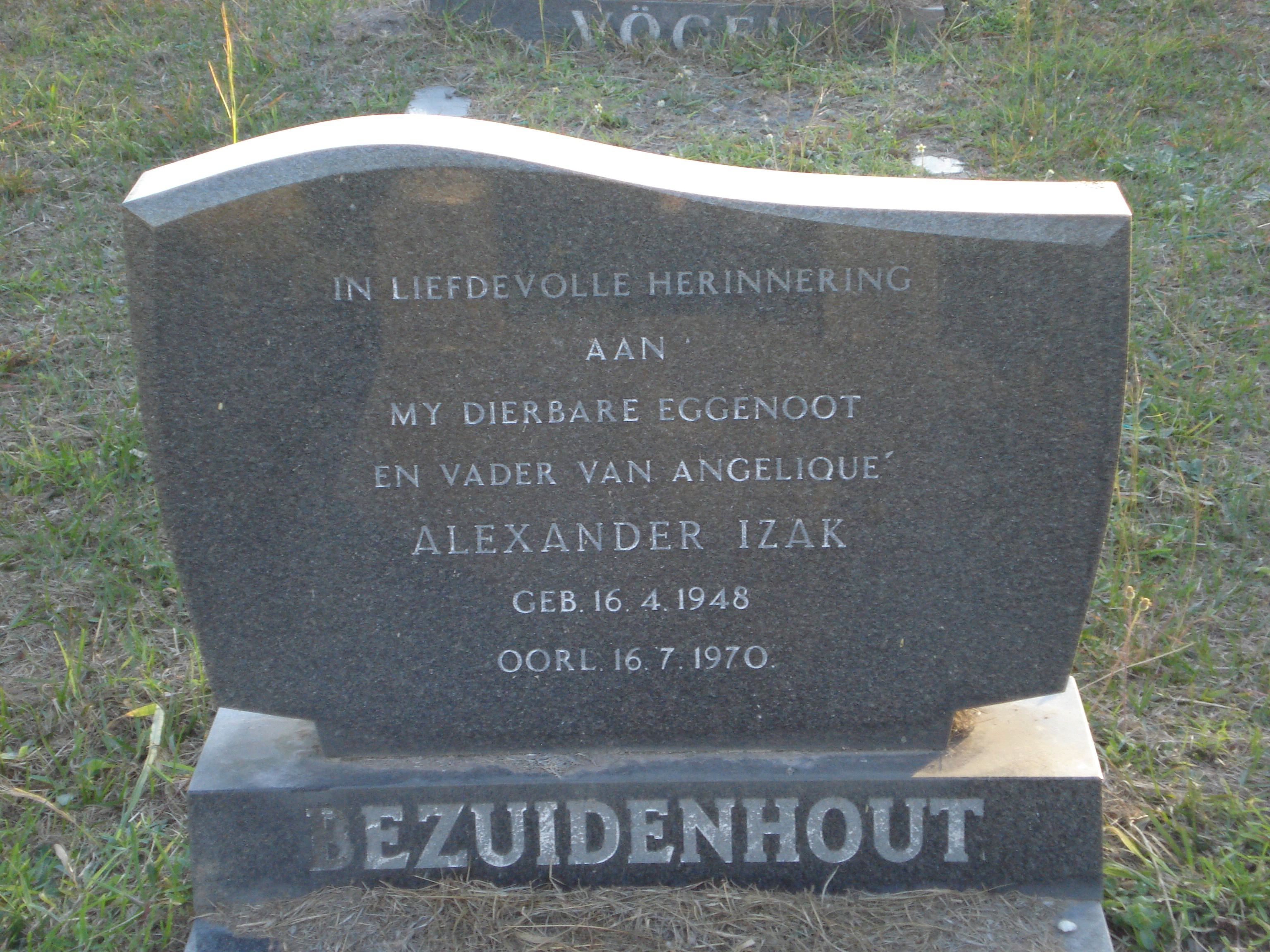 Photo from /search/photos/South Africa/Kwazulu Natal/QUEENSBURGH CEMETERY/bezuidenhout_ai_01.jpg